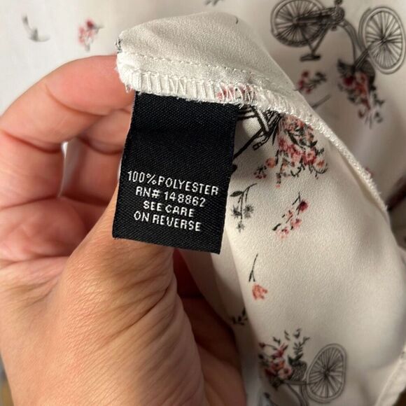 Torrid White Abbey Bicycle Georgette Button Back Blouse 5X - Picture 7 of 8